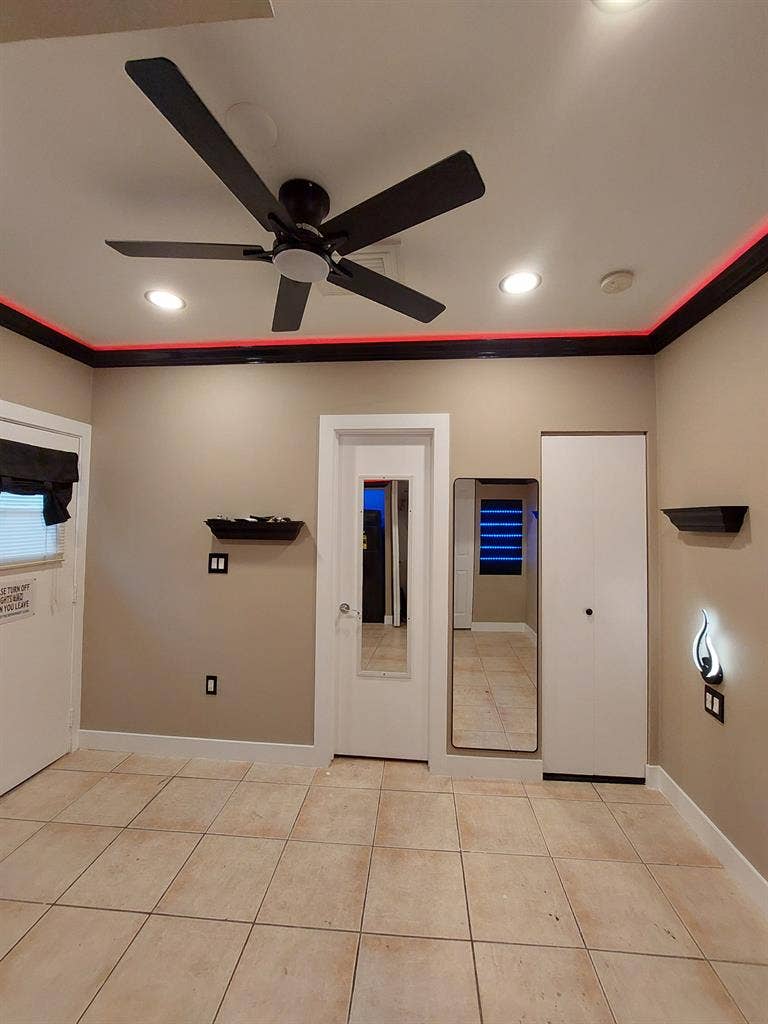 ROOM WITH PRIVATE ENTRANCE & BATH