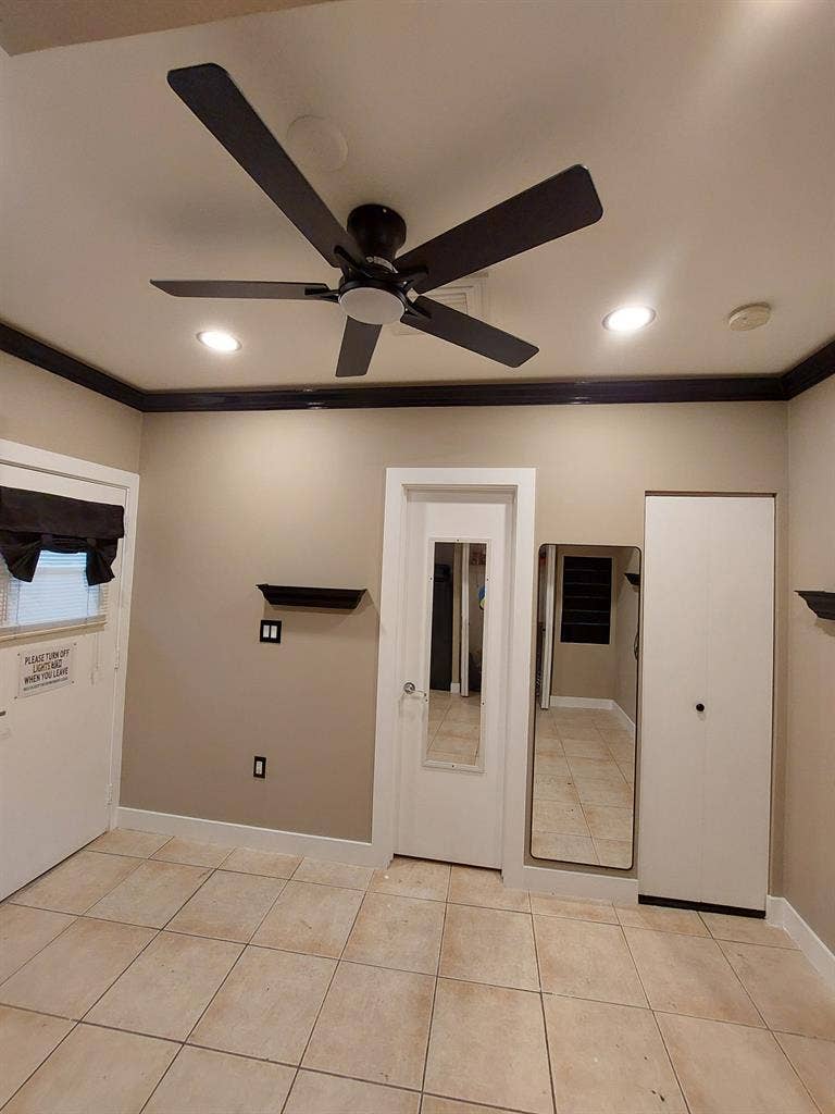 ROOM WITH PRIVATE ENTRANCE & BATH