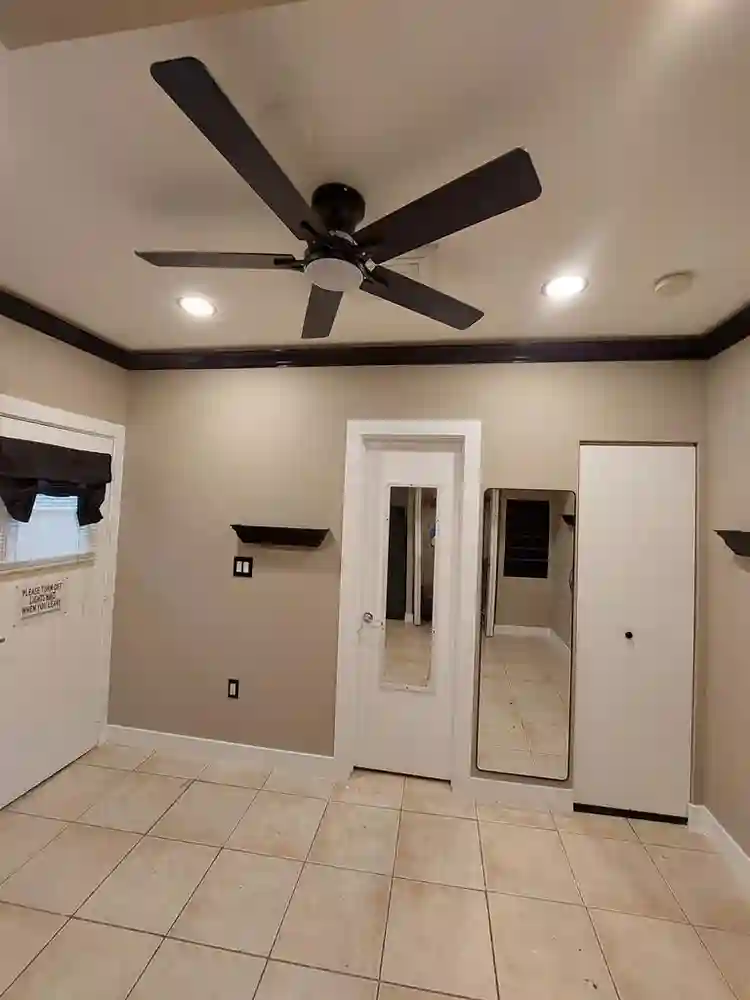 ROOM WITH PRIVATE ENTRANCE & BATH