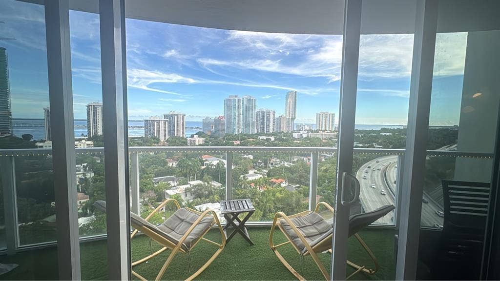 Spacious private room in Brickell