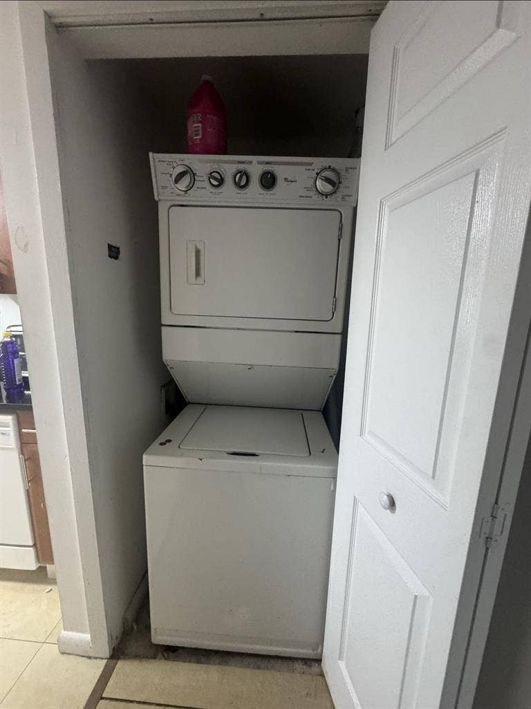 Spacious private room in Brickell