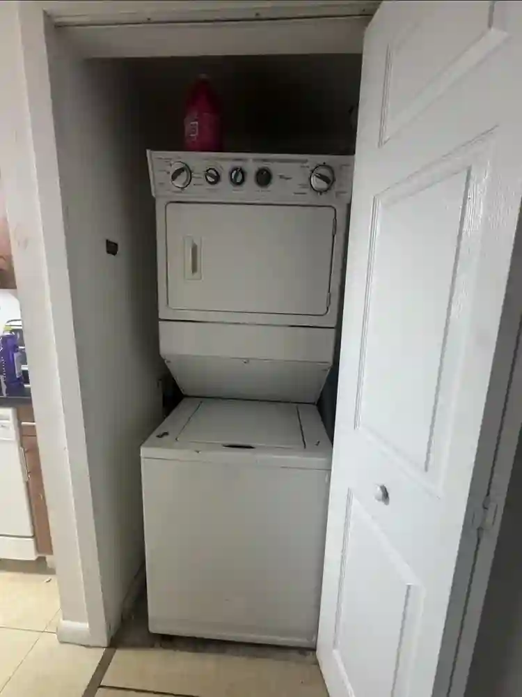 Spacious private room in Brickell