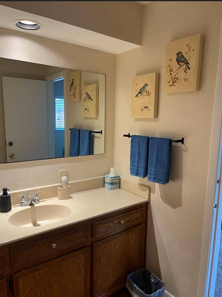 600 USD Furnished, Ut. Included