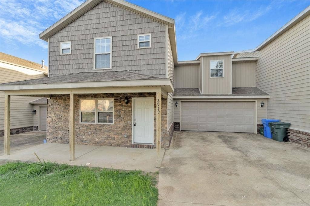 Private Room Available in West Faye