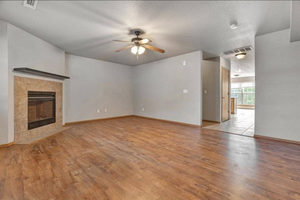 Private Room Available in West Faye