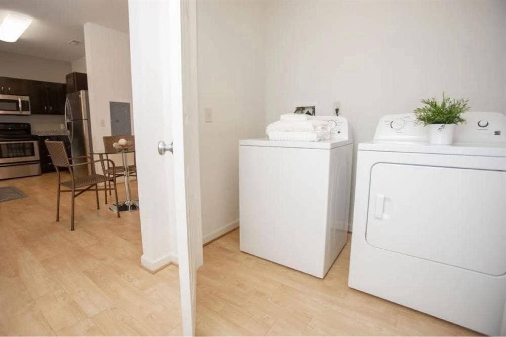 Whole unit sublet available now!