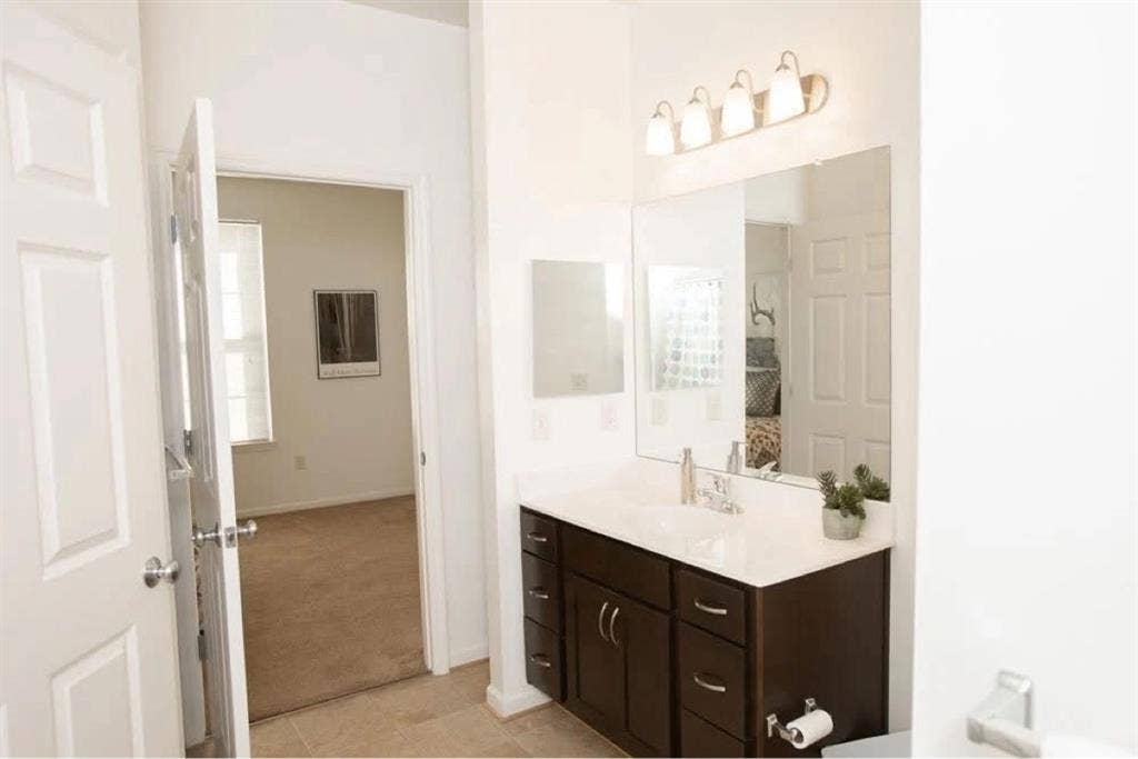 Whole unit sublet available now!