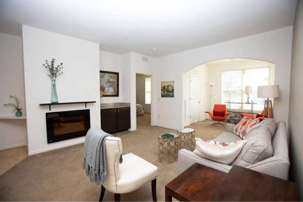 Whole unit sublet available now!