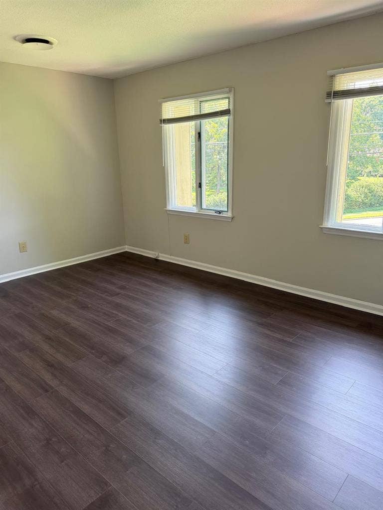 3 BR in Burlington
