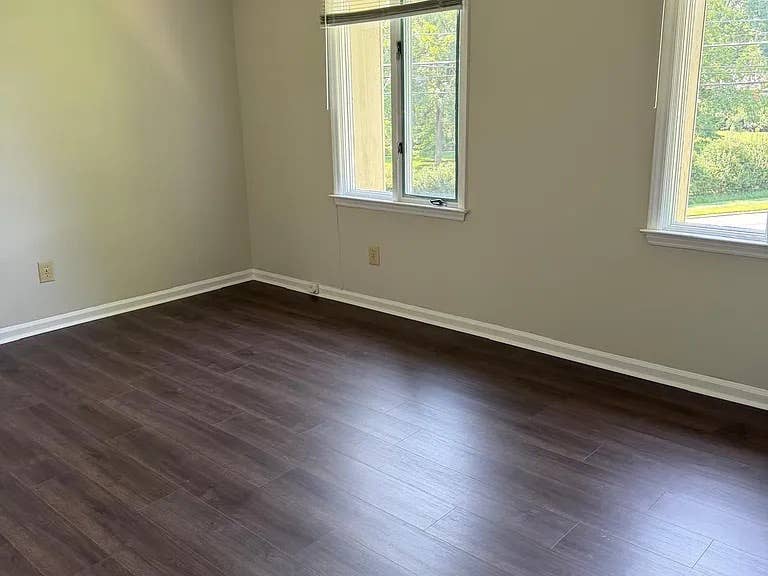 3 BR in Burlington