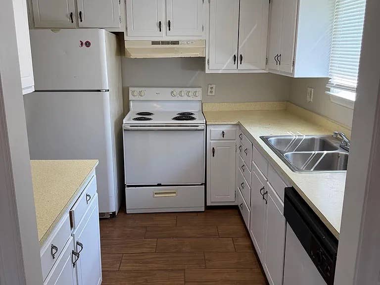 3 BR in Burlington
