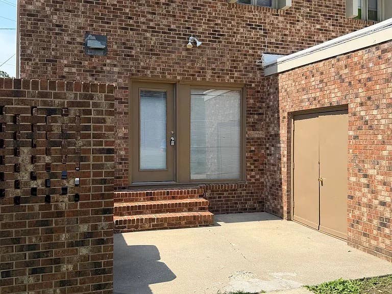 3 BR in Burlington