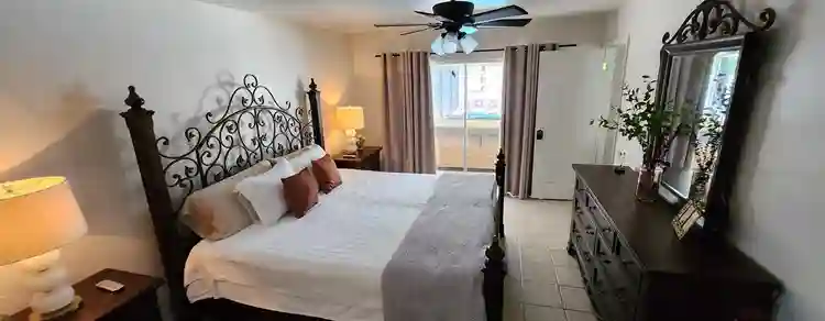 Primary large room with bathroom