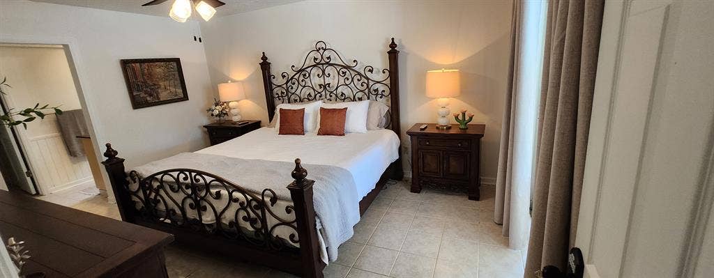 Primary large room with bathroom