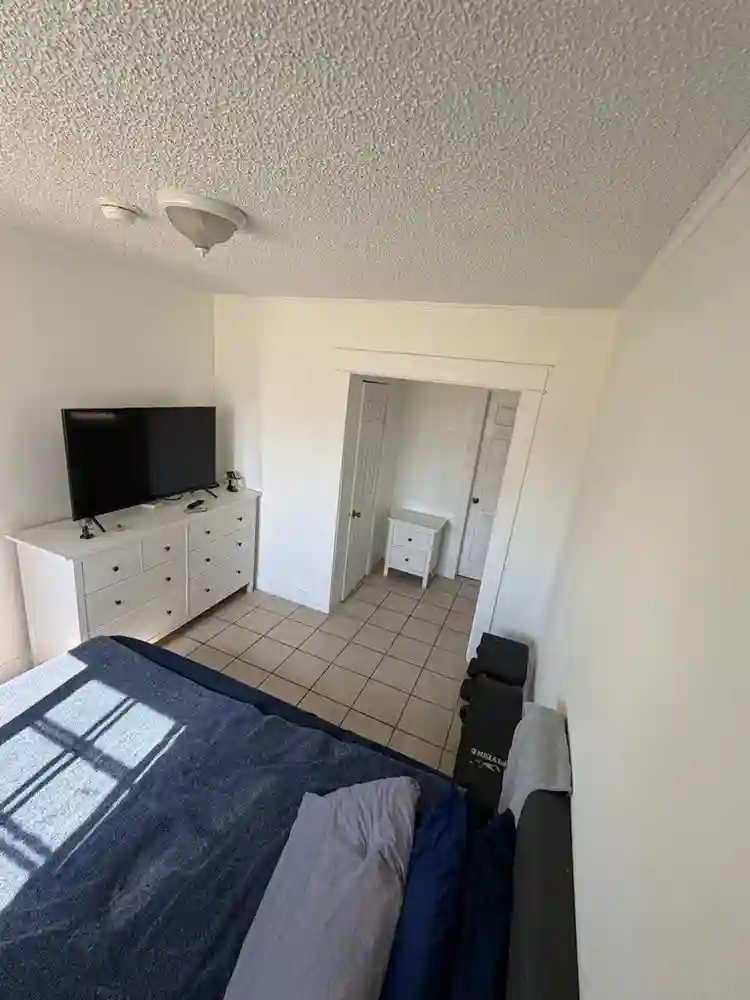 Bedroom available month to monthh