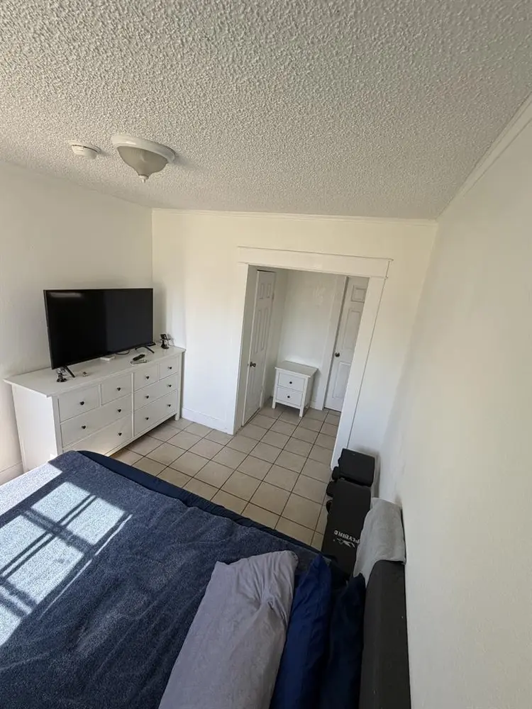 Bedroom available month to monthh