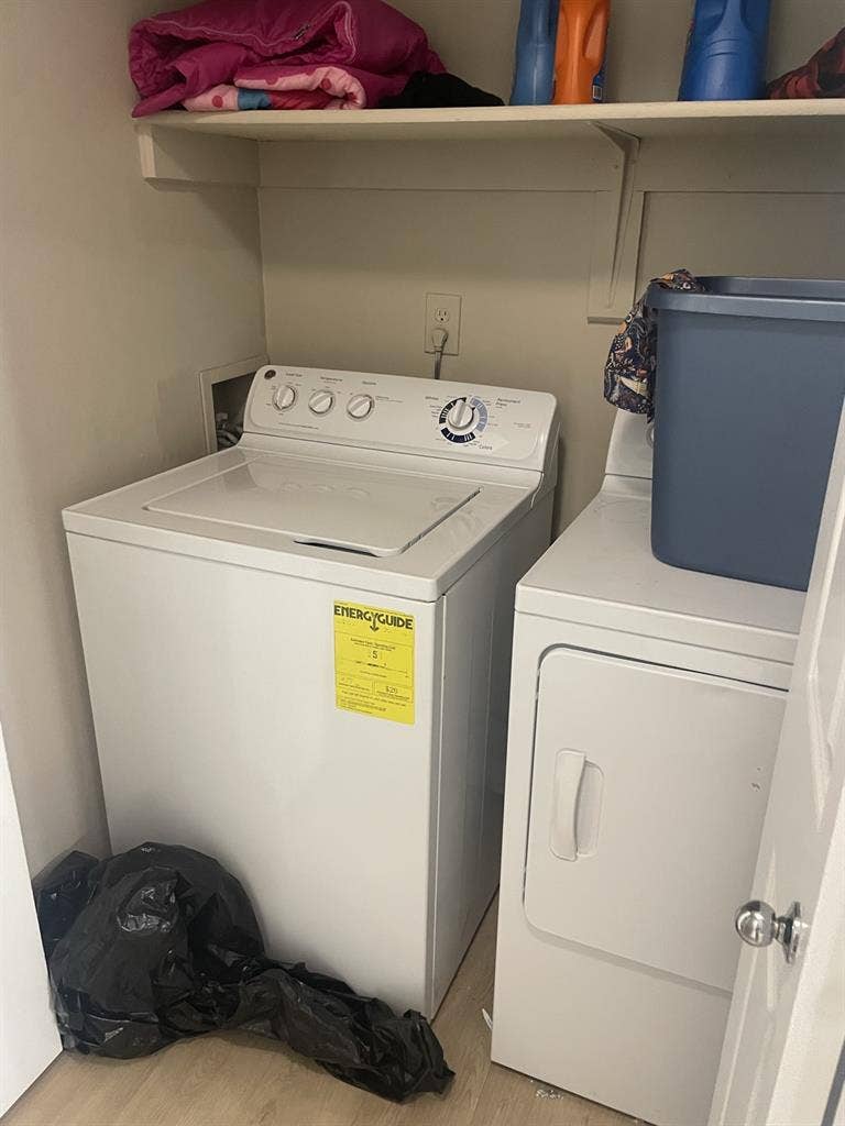 Garage, washer & dryer included