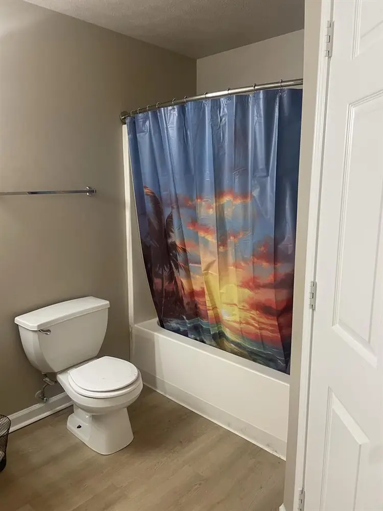 Garage, washer & dryer included