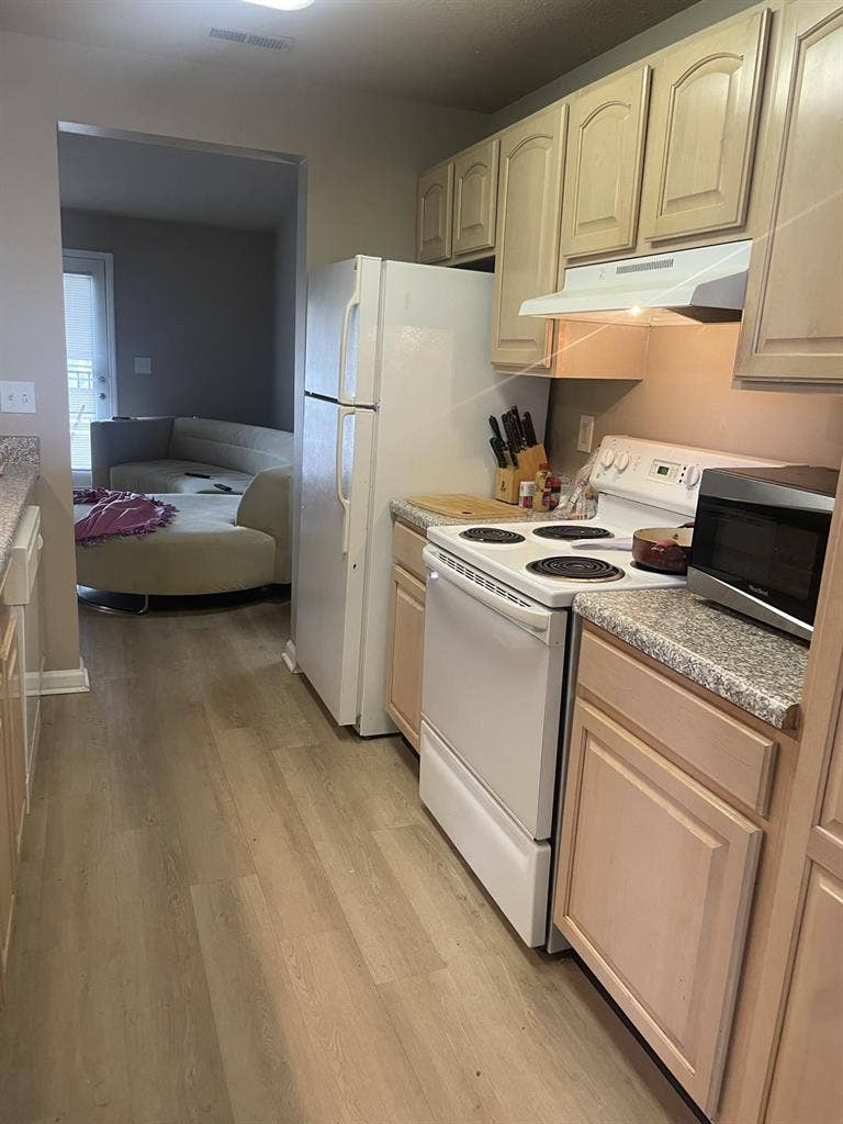 Garage, washer & dryer included