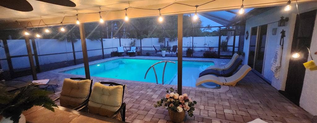 Room with Pool access and work area