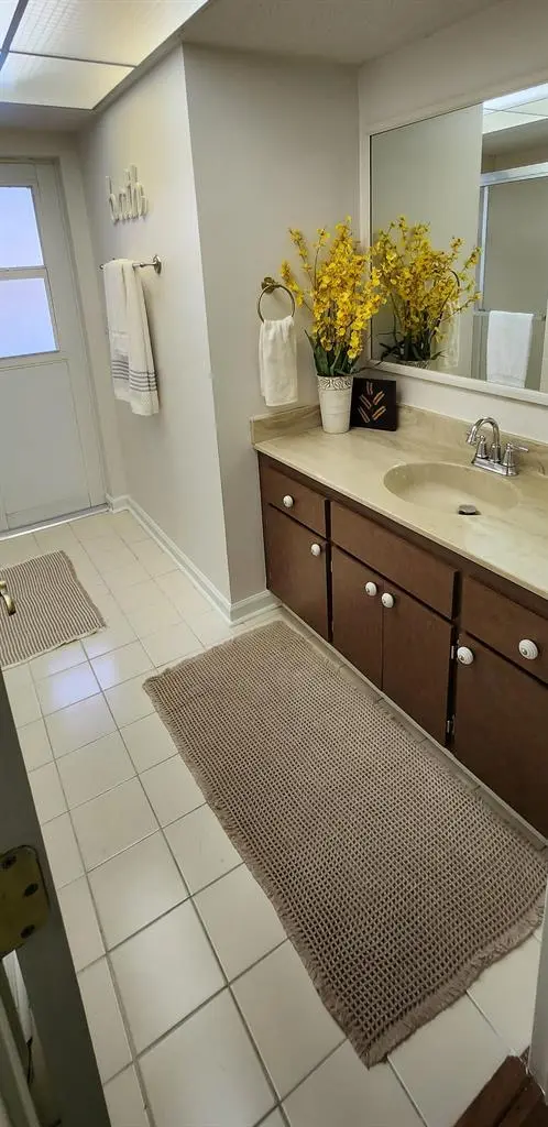 Room with Pool access and work area