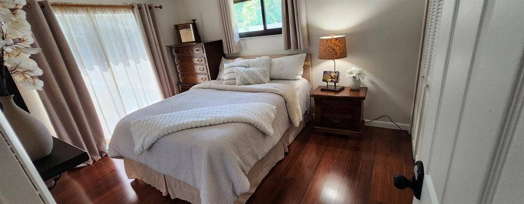 Room with Pool access and work area
