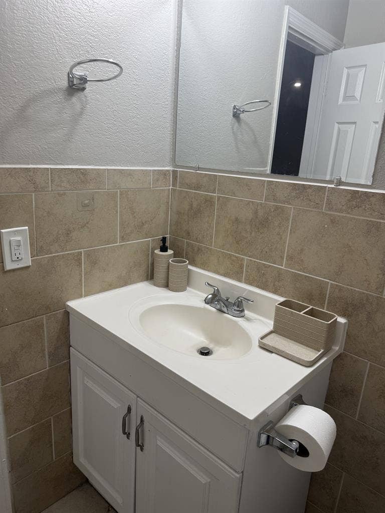 Private Room for Rent (Miami)
