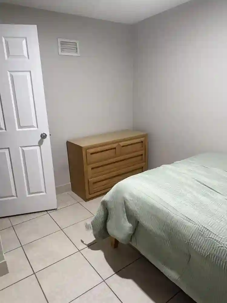 Private Room for Rent (Miami)