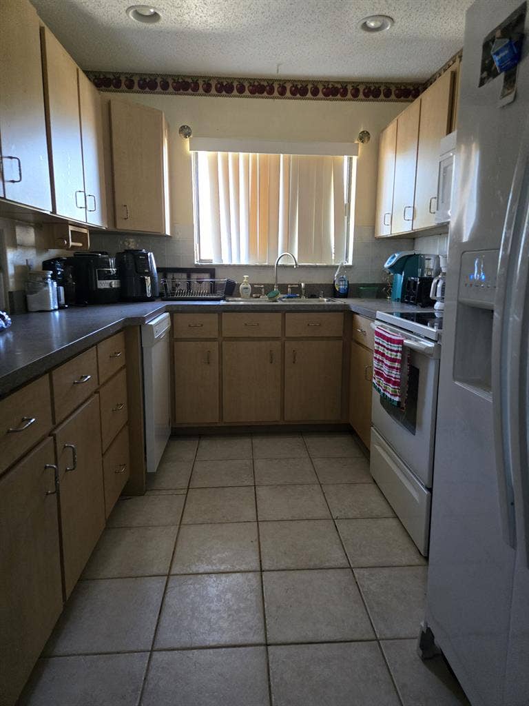 Room for rent 800.00 per month