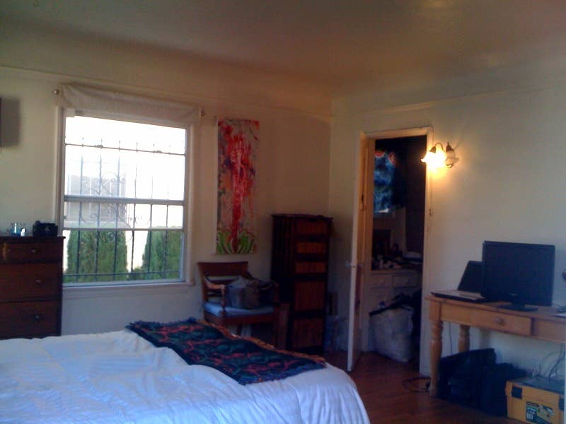 Roommate needed / Large Bedroom