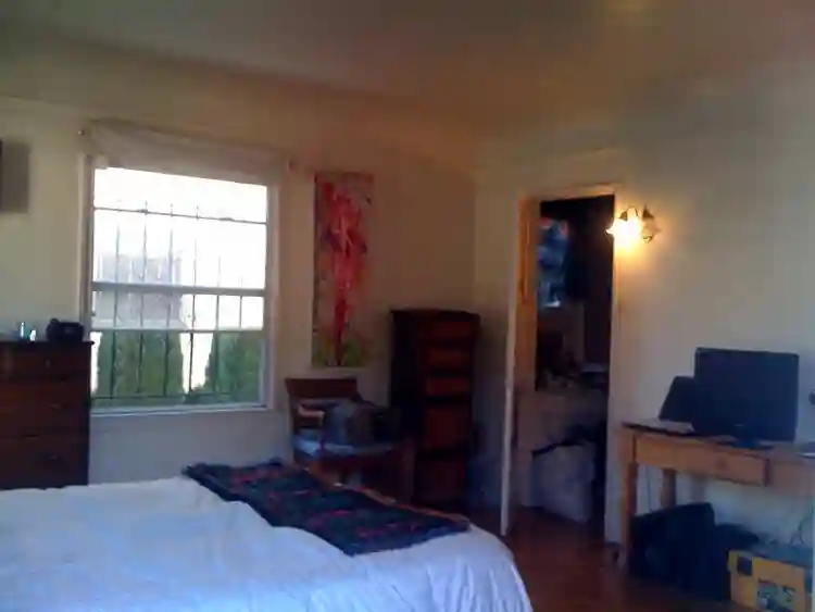 Roommate needed / Large Bedroom