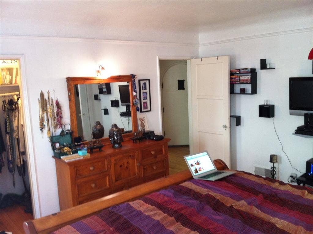 Roommate needed / Large Bedroom