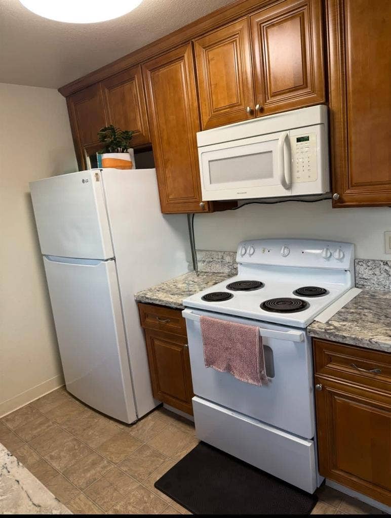 $850 furnished room all included
