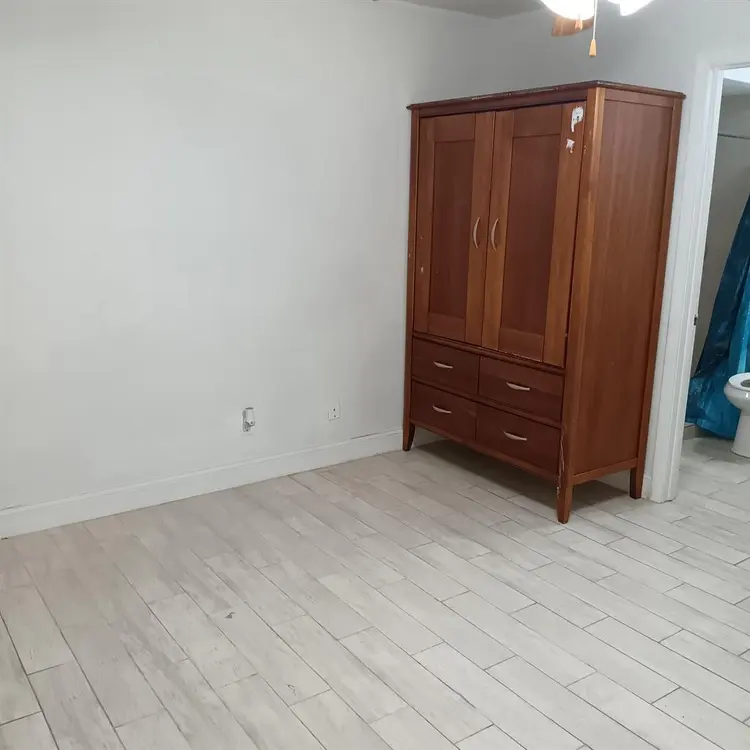 Master bedroom for rent