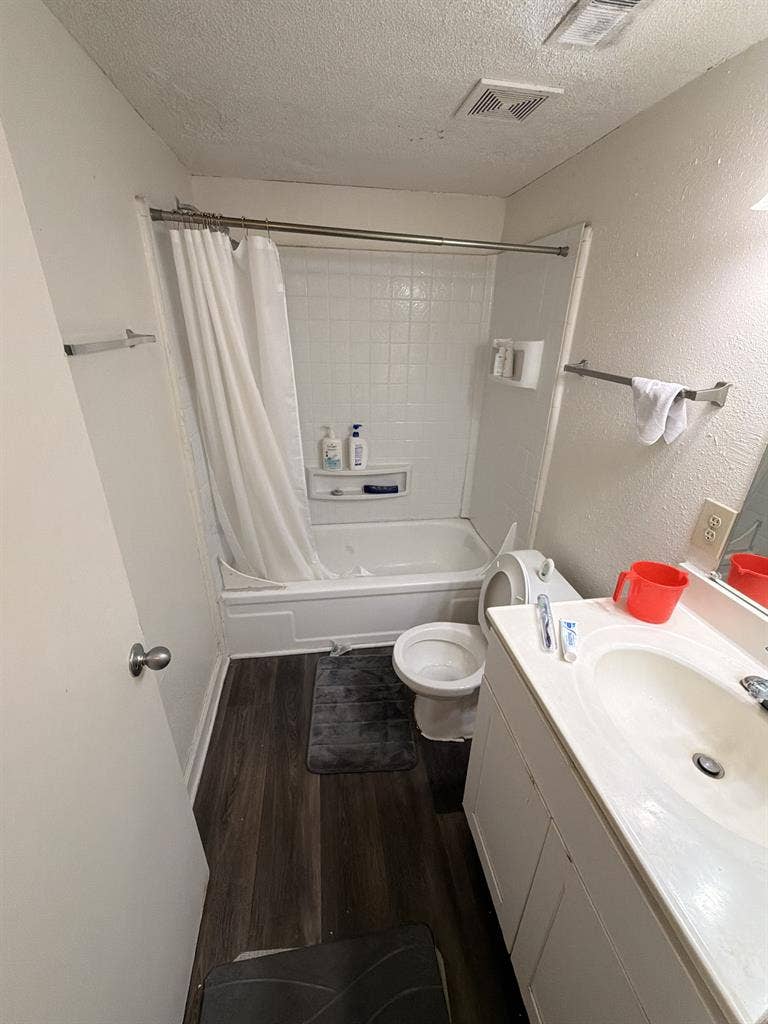 Private Room Available($527/month)
