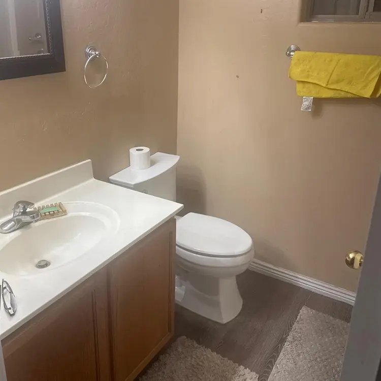 Room For Rent, Bathroom +amenities