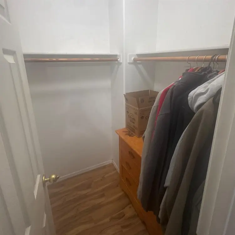 Room For Rent, Bathroom +amenities