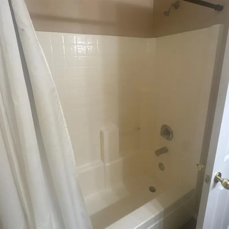 Room For Rent, Bathroom +amenities