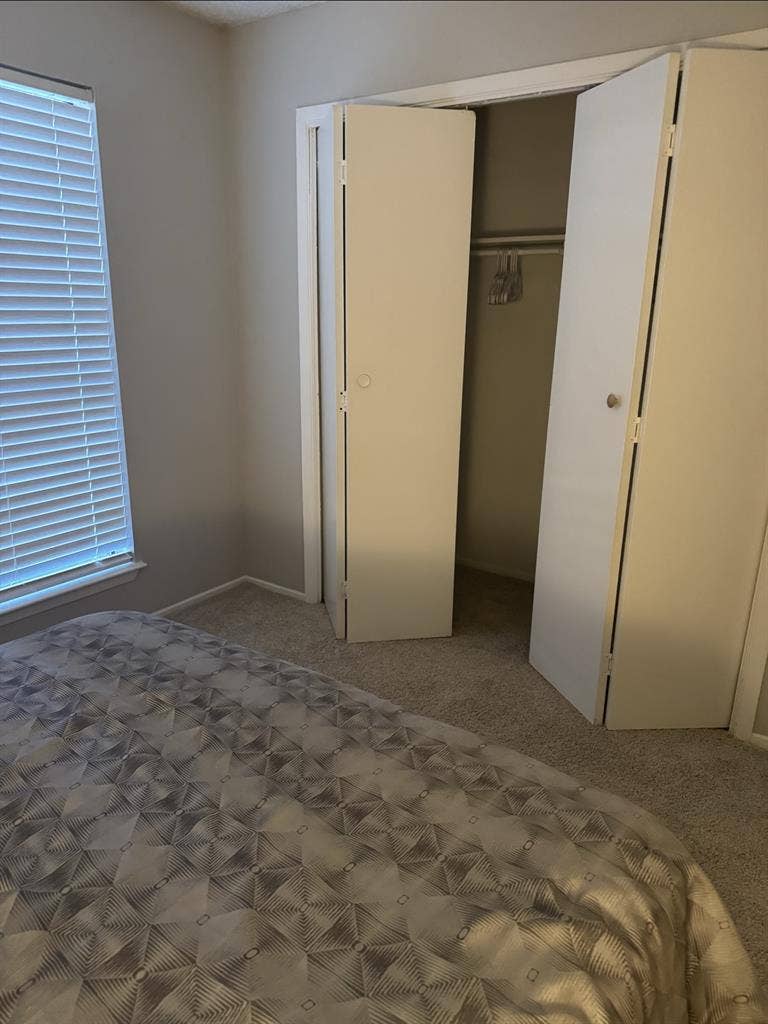 One bedroom with a private bathroom