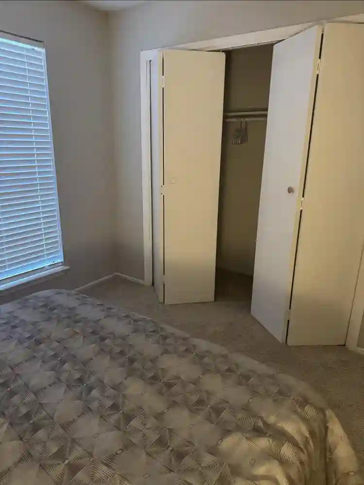 One bedroom with a private bathroom