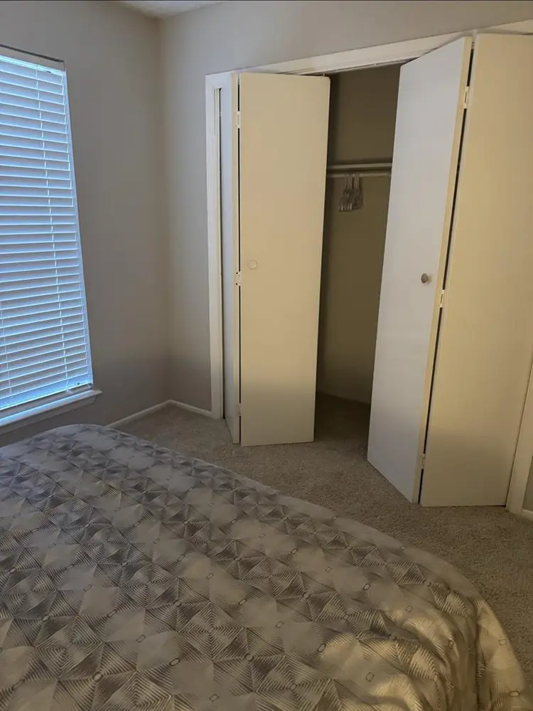 One bedroom with a private bathroom