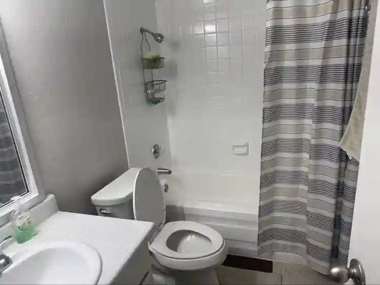 One bedroom with a private bathroom