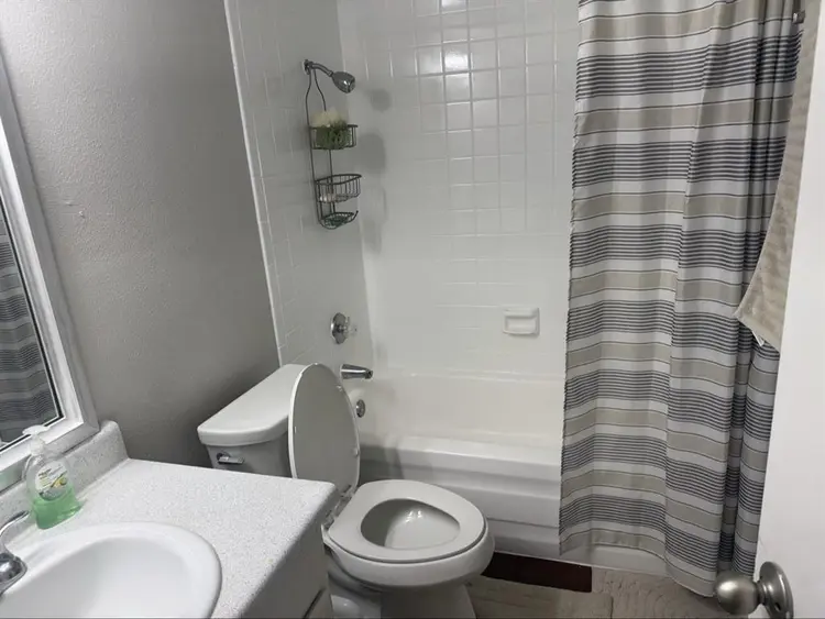 One bedroom with a private bathroom