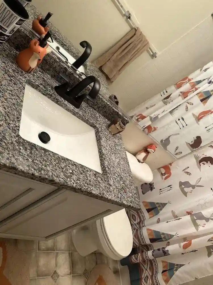 1-2 rooms available immediately.