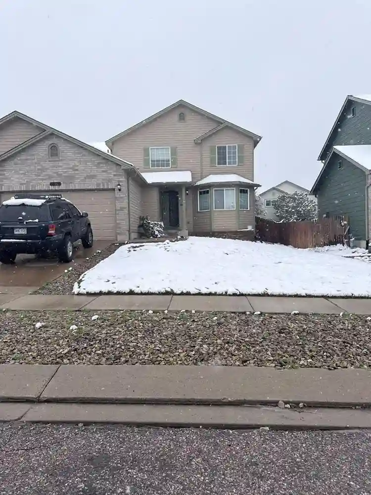 1-2 rooms available immediately.