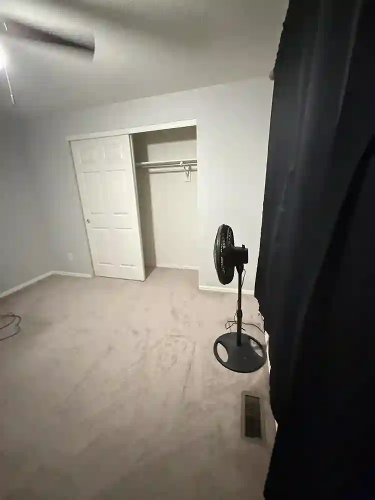 1-2 rooms available immediately.