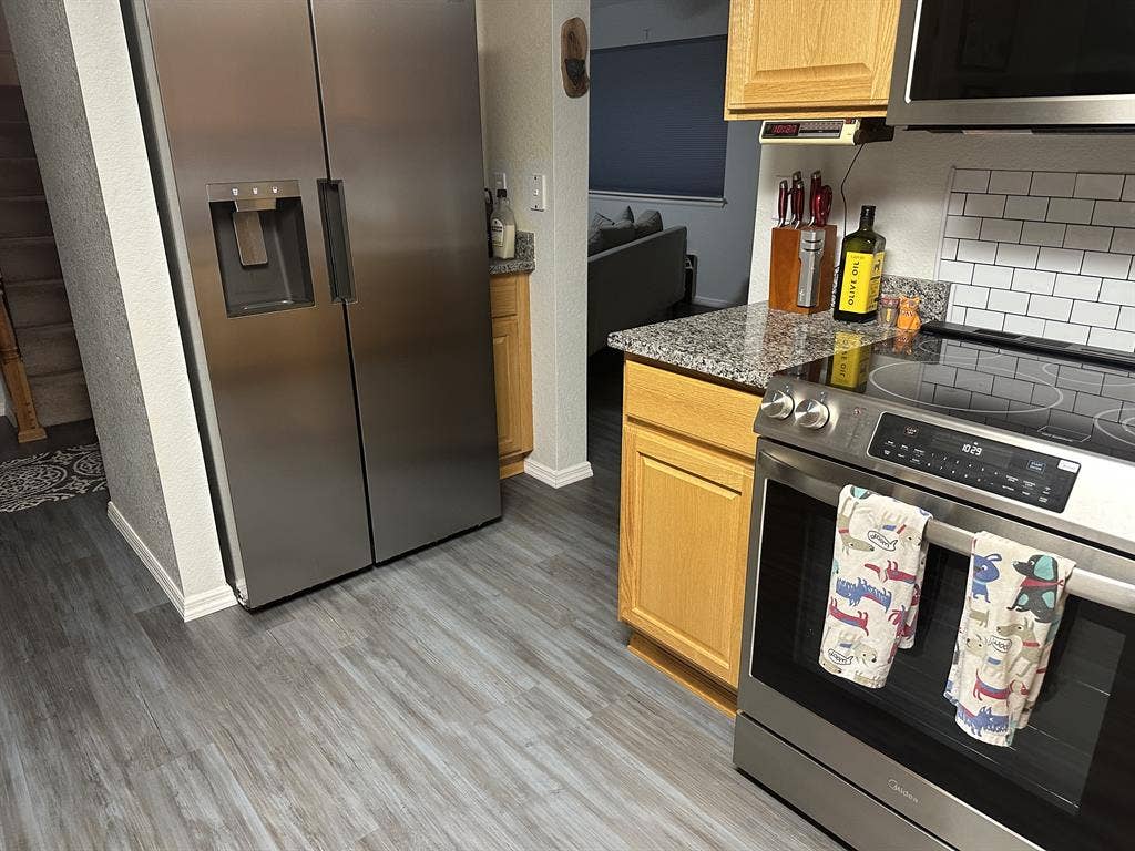1-2 rooms available immediately.