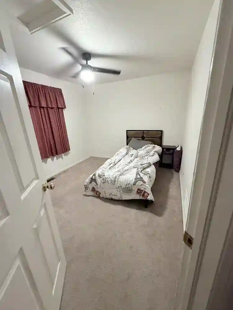 1-2 rooms available immediately.