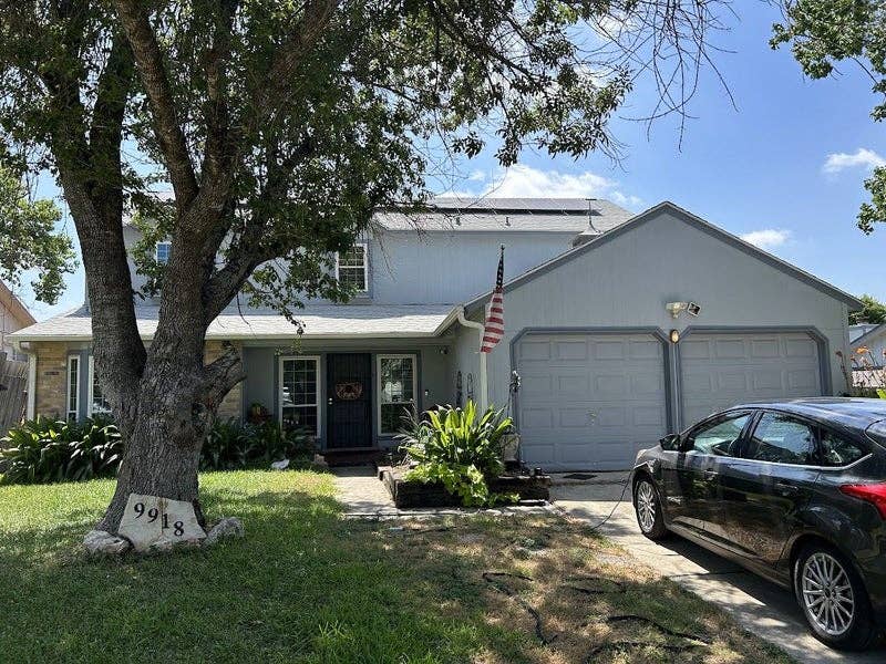 Long term roommate wanted