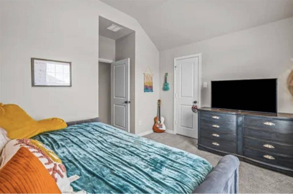 Furnished Room in Clean & Peaceful.